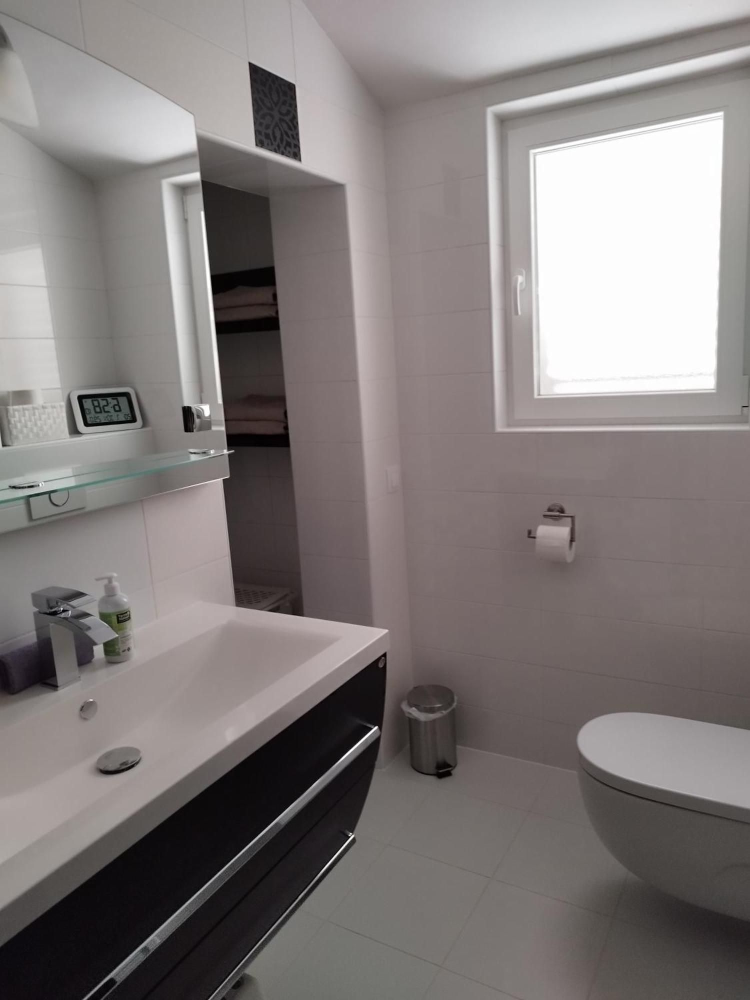 Ferienwohnung Am Sandstrand Omiš Exteriér fotografie